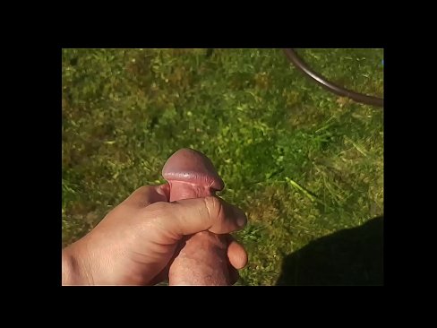 ❤️ ګرم hottie خپل ګلابي بلی fucked او د اوړي په باغ کې د squirt سره cums ترلاسه کوي ❤️ مقعد ویډیو